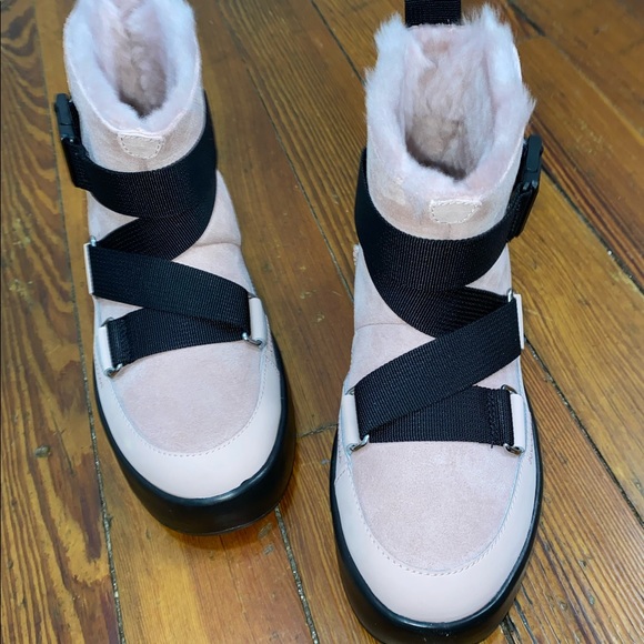 UGG Australia Classic Boom Buckle Boots Suede 5 6 - Picture 11 of 11